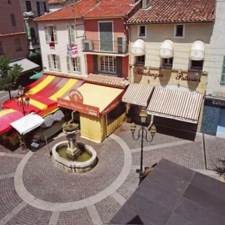 Pins Ensoleilles Sainte-Maxime